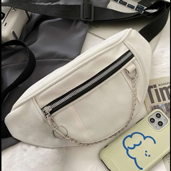 💙 White Chain Decor Zip Pocket Adjustable Strap Fanny Pack - Picture 4 of 5